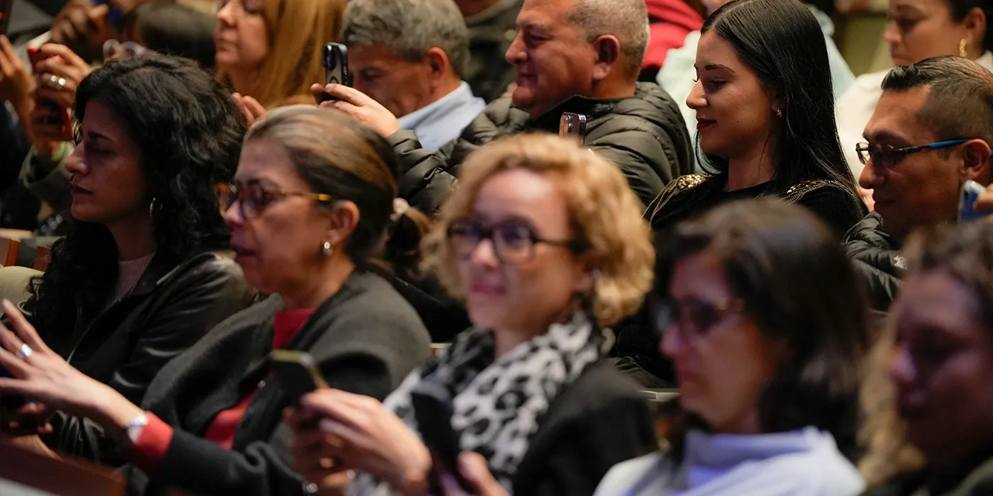 Público en el lanzamiento de Visionarios