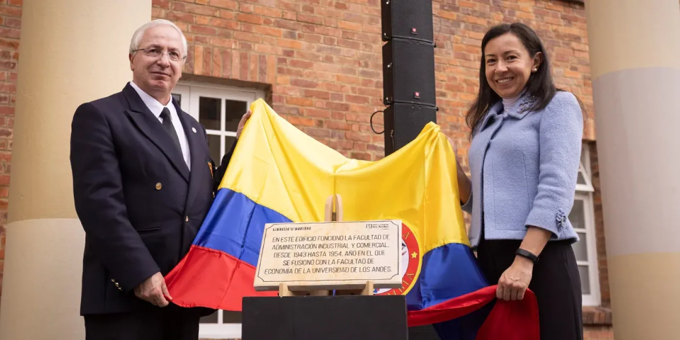Foto del homenaje a Mario Laserna y Daniel Samper Ortega en el Gimnasio Moderno