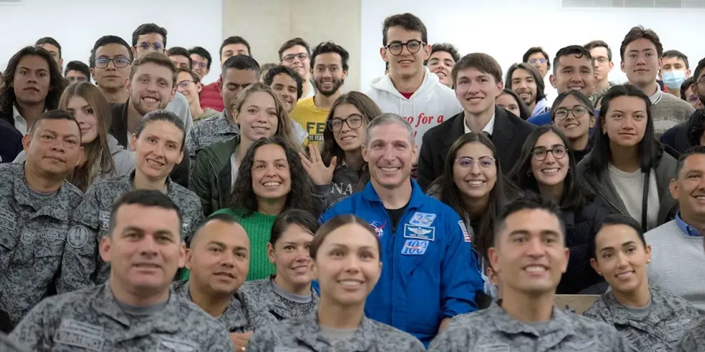 Michael Hopkins durante la Semana Mundial del Espacio 2022.