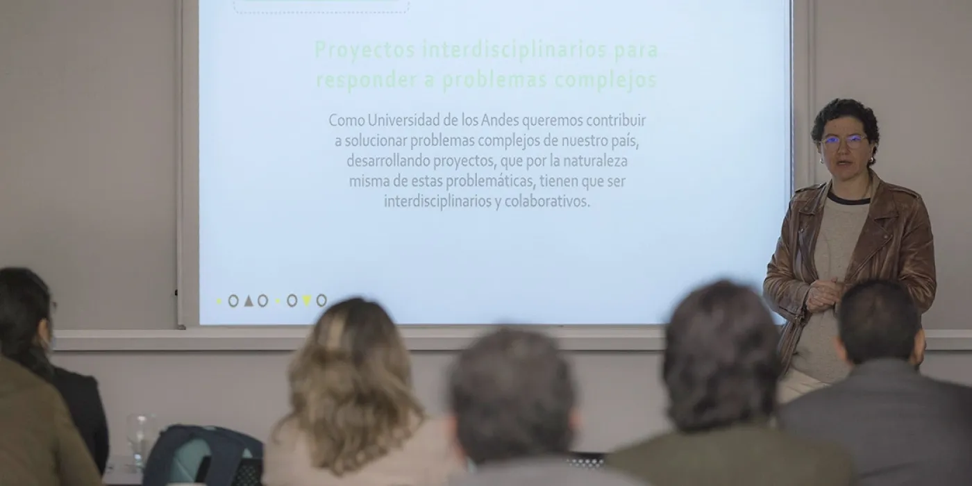 Silvia Restrepo durante el lanzamiento del reto ¡Reconectarnos con el aprendizaje! de la plataforma Obertura.