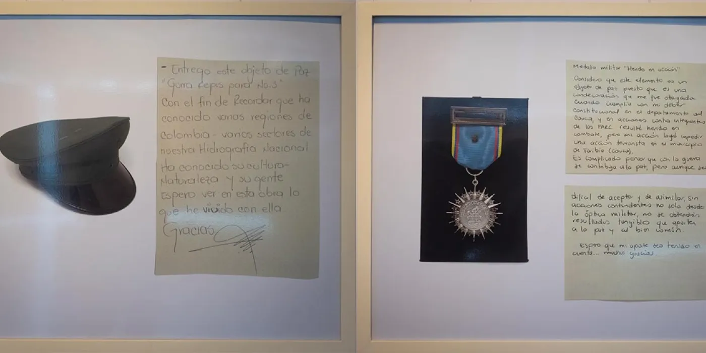 Foto exposición Objetos de Paz Universidad de los Andes