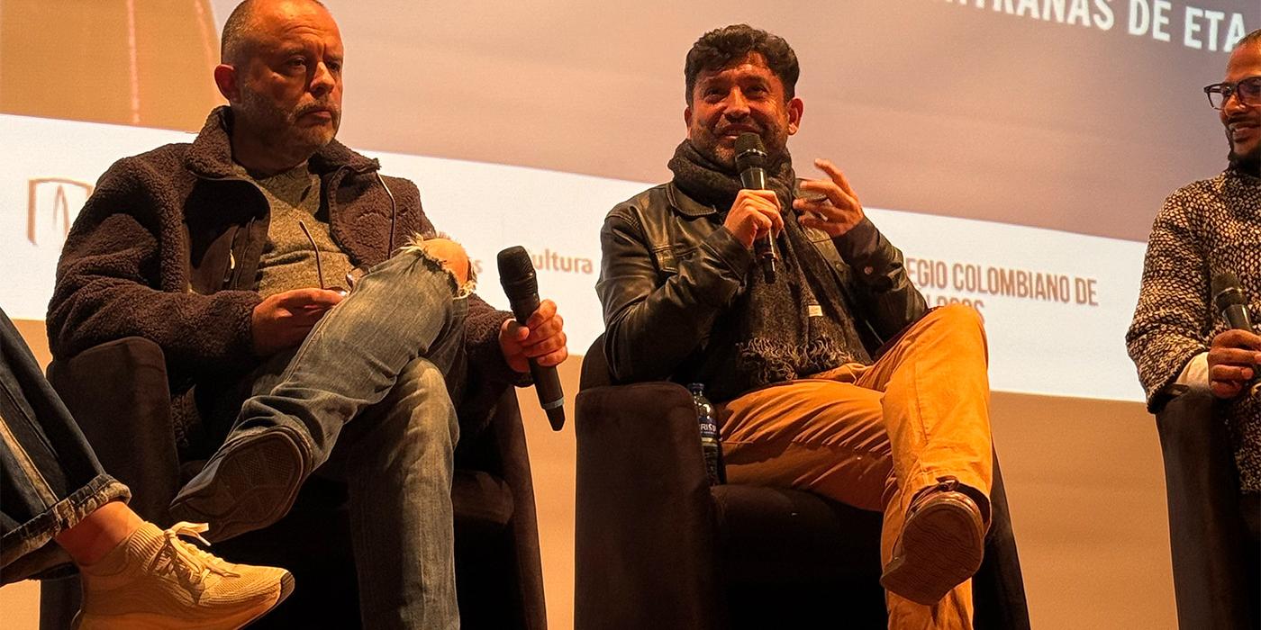 Conversatorio durante el preestreno de la película La Infiltrada.