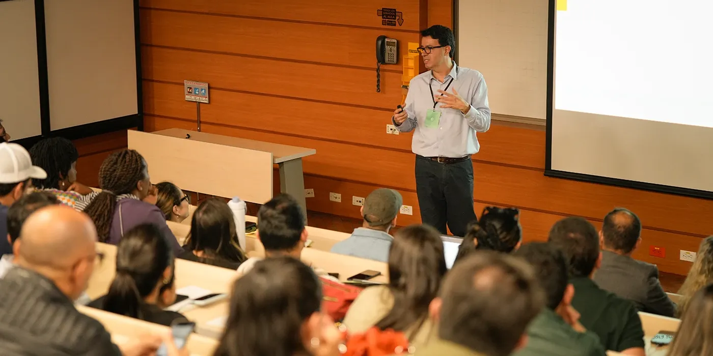 Finanzas en pareja: dos caminos, un mismo destino; una conversación guiada por Santiago Rodríguez.