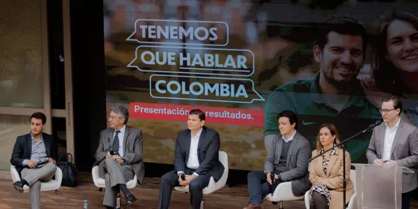 Panelistas en un evento