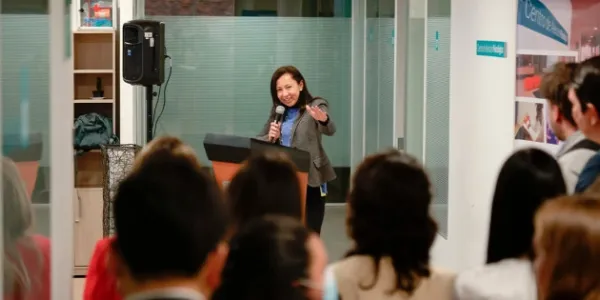 Queremos aportarle a los grupos vulnerables y al desarrollo de forma significativa", Raquel Bernal, rectora Uniandes. 