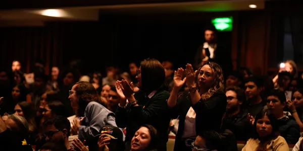     El público llenó el Auditorio Mario Laserna para escuchar las propuestas de los candidatos a la Vicepresidencia.