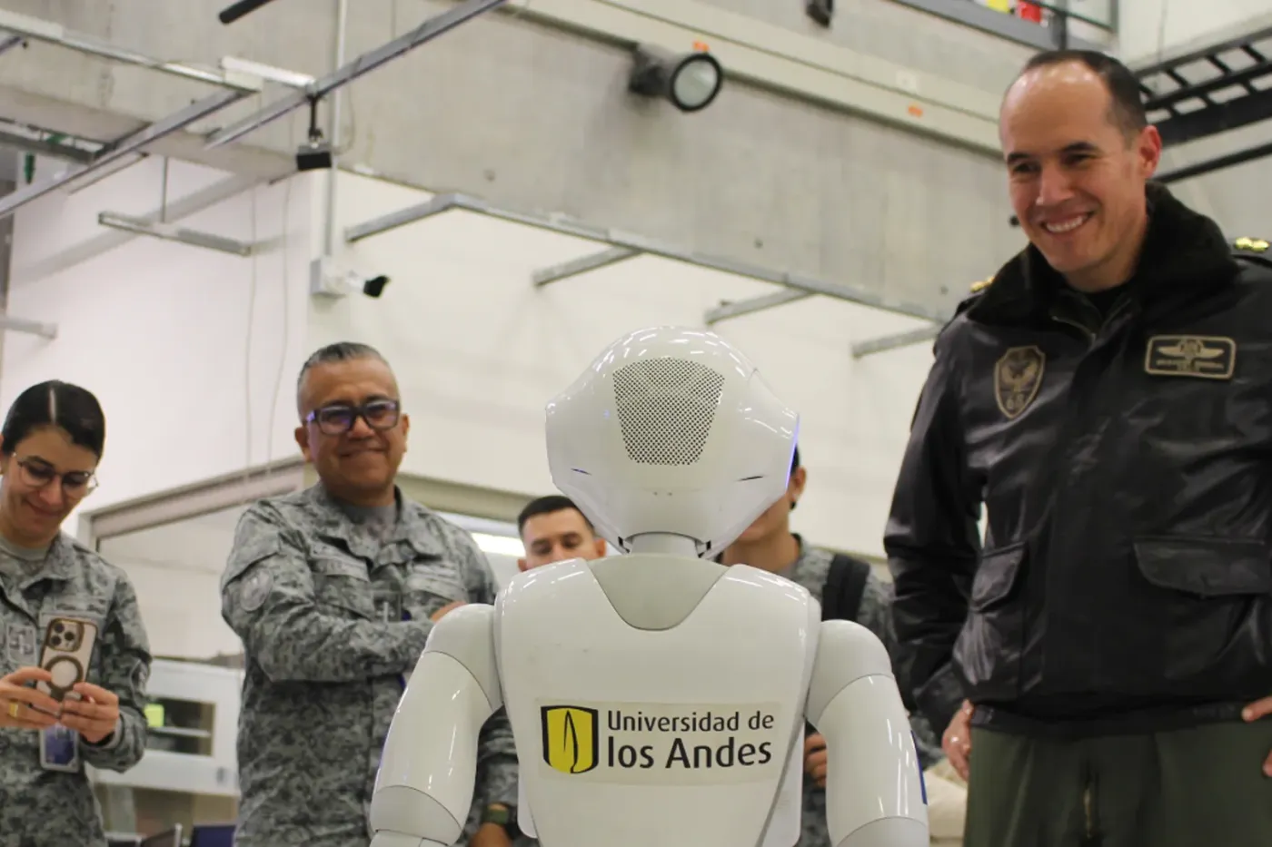 Fuerza aeroespacial y Uniandes