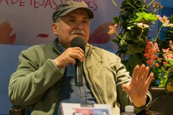 Hugo Fazio durante el lanzamiento de su trabajo en la librería Lerner. 