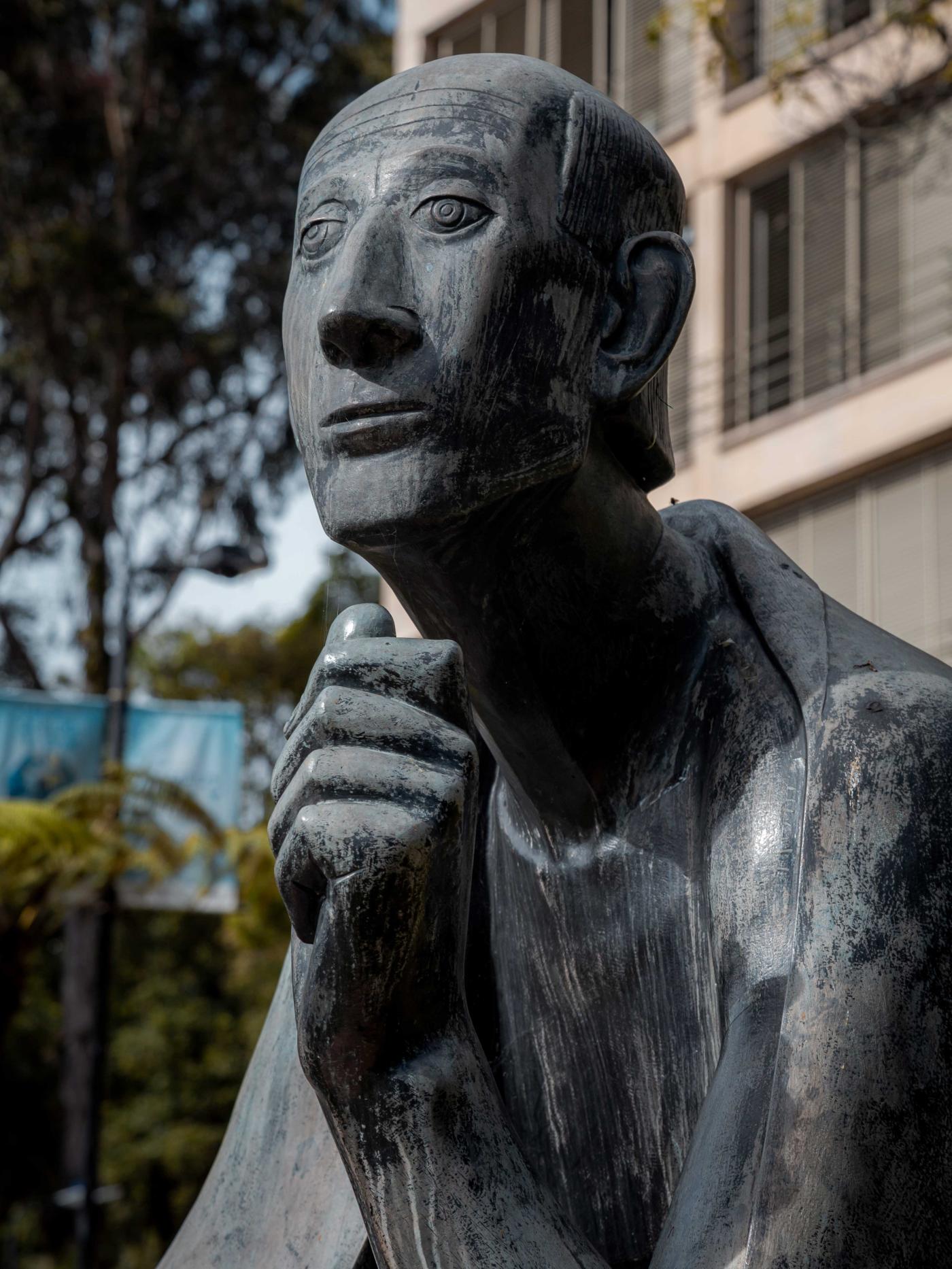 imagen de la estatua de El Bobo