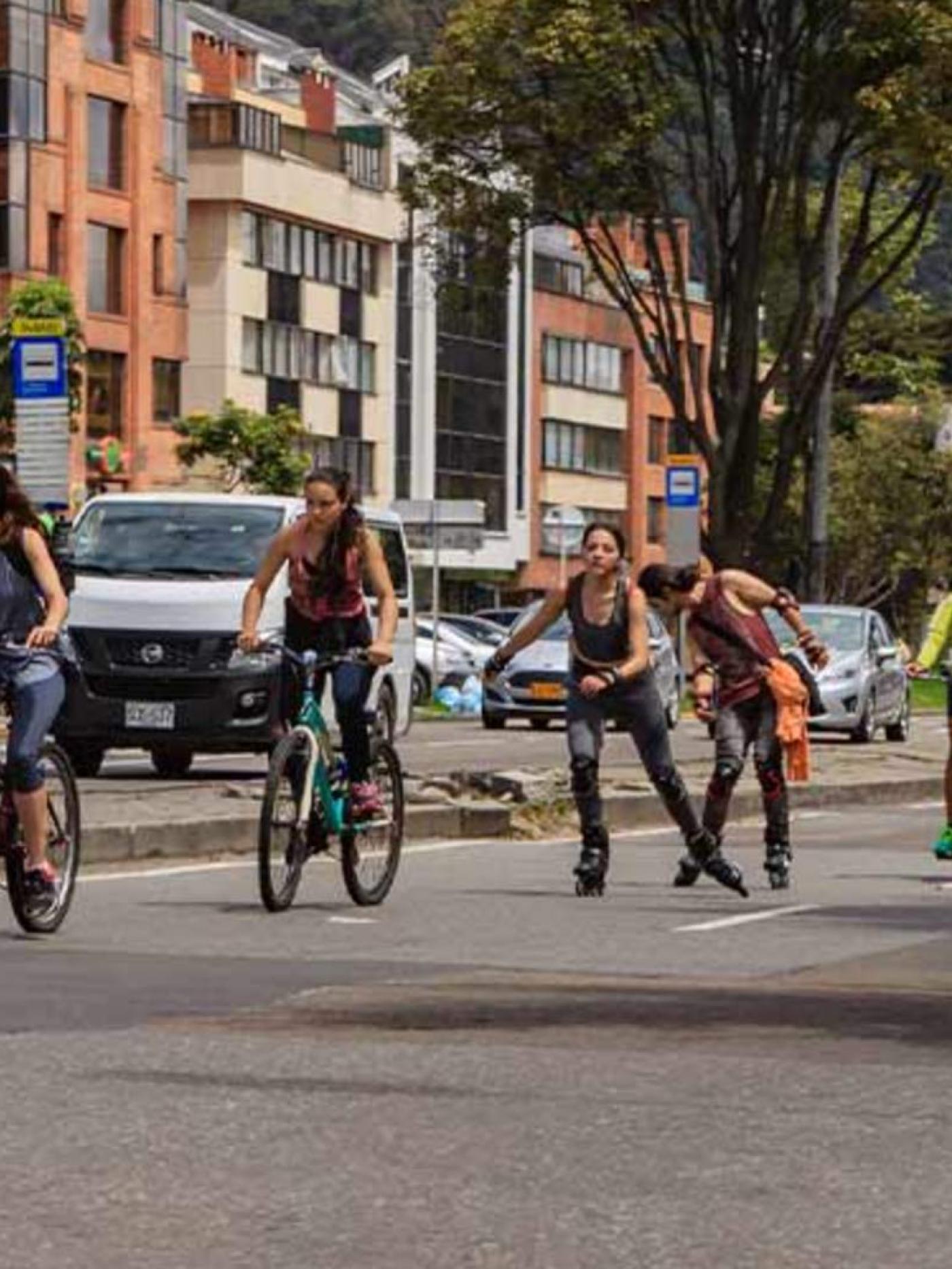 Mujeres en ciclovía