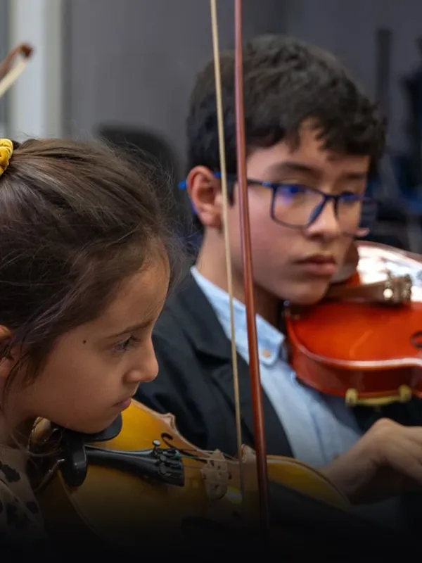 Niños con música
