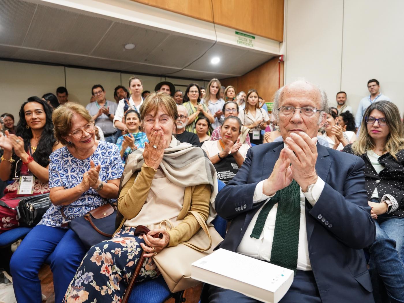 Libro "Futuro con Esperanza", COP16.