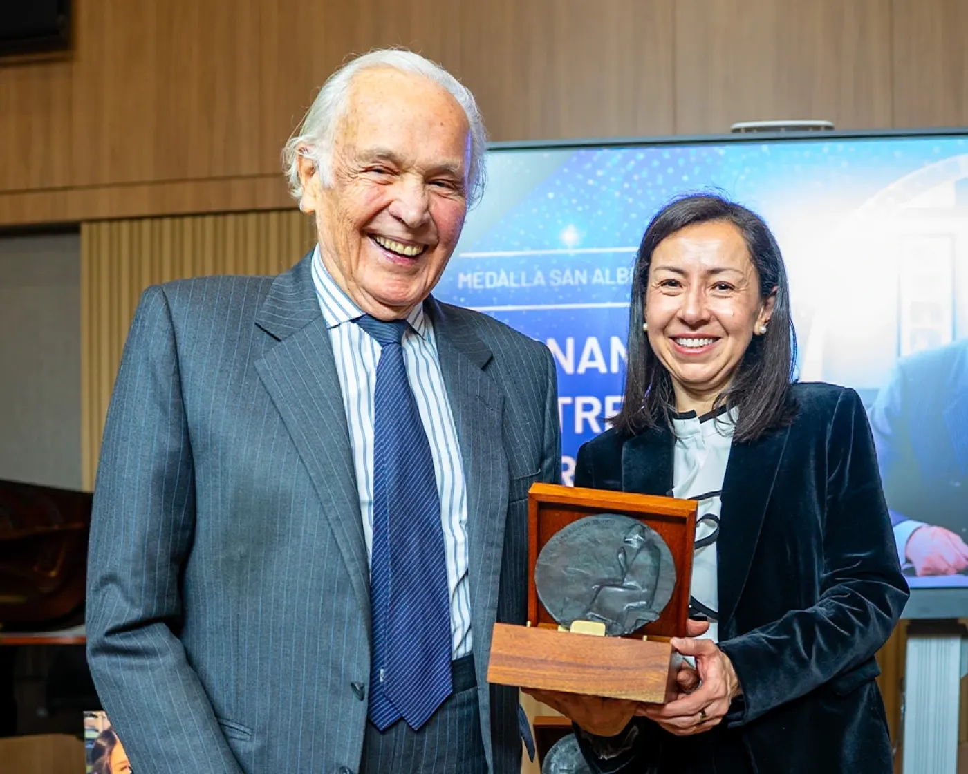 Entrega Medalla Fernando Restrepo